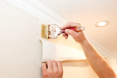 Pose de papier peint à Concoret — revêtements muraux et toiles de verre